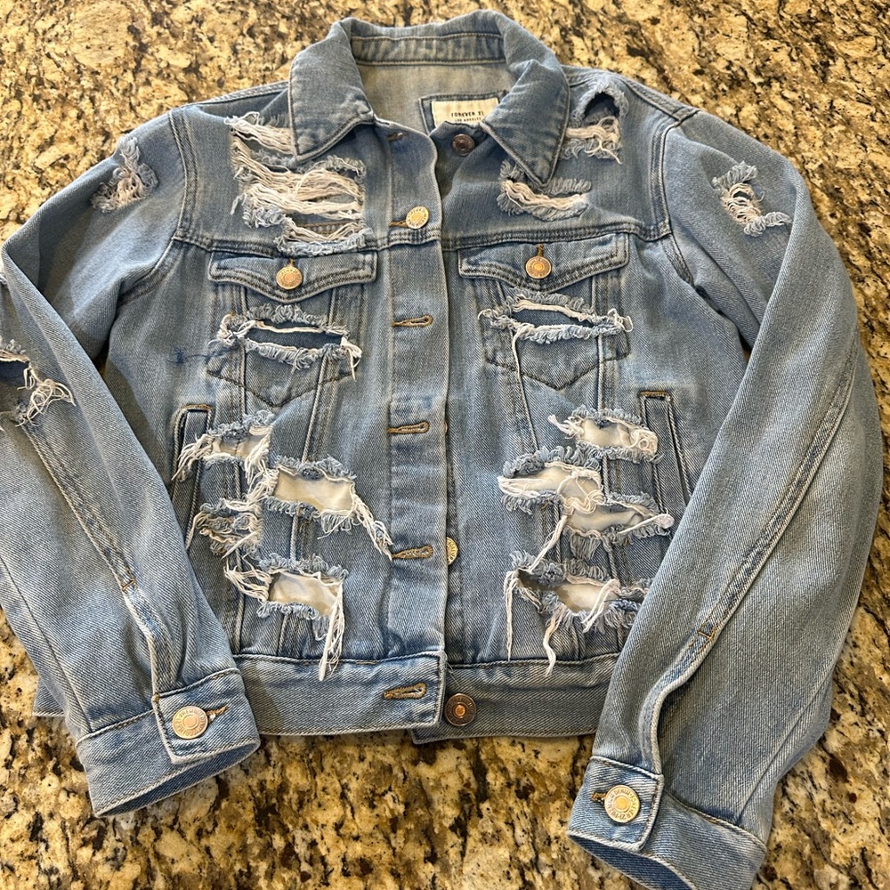 Forever 21 Women’s Jean Jacket Small
